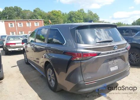 2021 Toyota Sienna Le z USA, uszkodzony, nr VIN 5TDKSKFC3MS036204